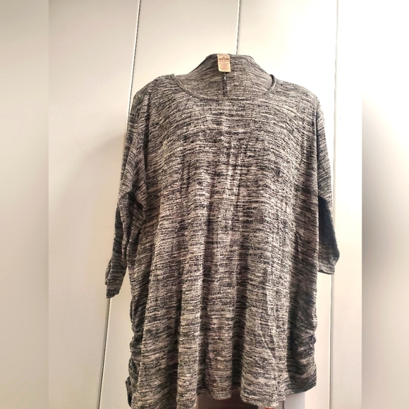 FADED Glory Scoop Neck 3/4 sleeve Top Gray striped Blouse size 4x - Picture 1 of 6